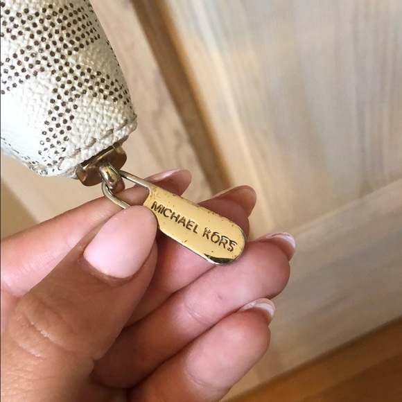 Small white MK wallet excellent condition - Picture 3 of 6